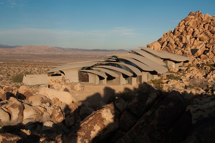 Sci Fi Style iDeserti iHousei for Sale in California 