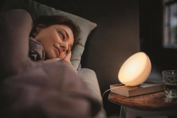 philips-hue-go-is-a-wireless-smart-light7