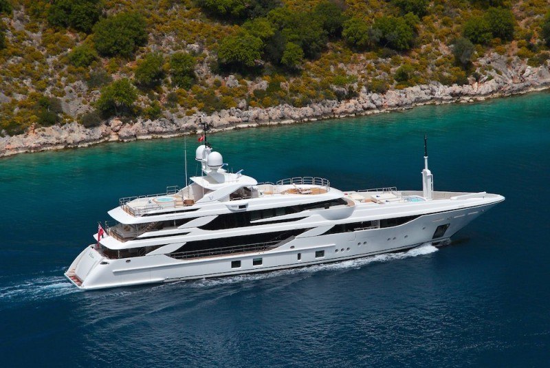 Italian-Made Benetti Vica Superyacht Combines Classic Lines With ...