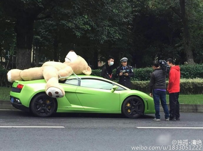 Romantic Driver Fined for Strapping a Giant Teddy Bear to His Lamborghini