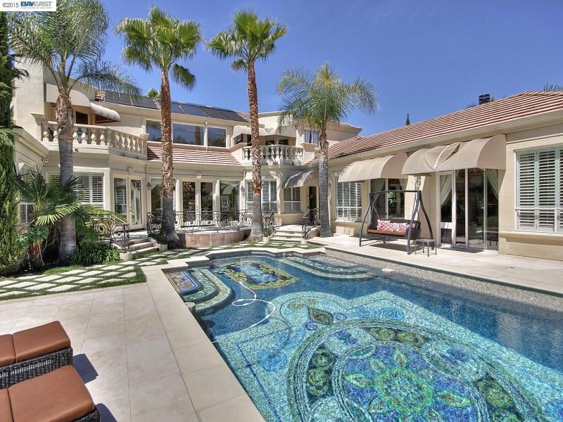 Motley Crue Frontman Vince Neil Selling Stately Mansion for $2.58M ...