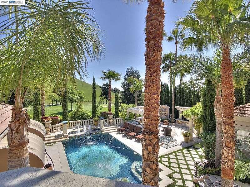 Motley Crue Frontman Vince Neil Selling Stately Mansion for $2.58M ...