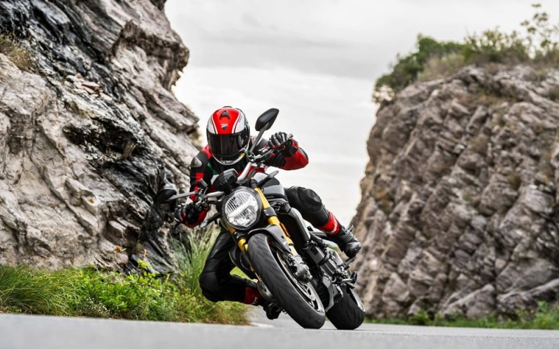 ducati-launches-beginner-friendly-monster-797-among-powerful-monster-1200s15