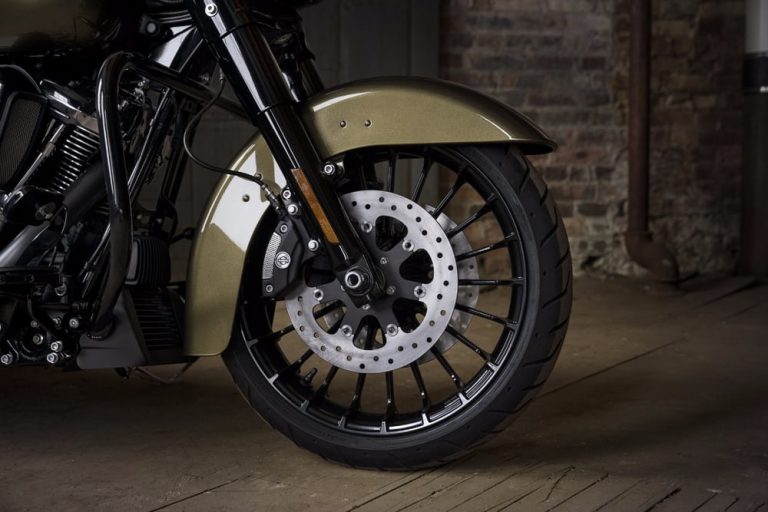 Harley-Davidson Introduces a Sleek Road King for a New Generation of ...