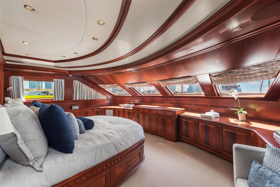 recently refit 120-foot 'andiamo' motor yacht by benetti