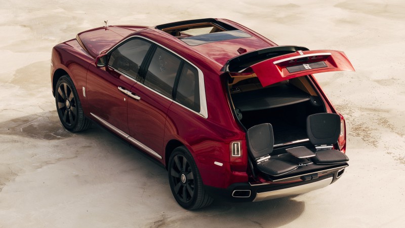 Rolls-Royce unveils SUV with $325K price tag