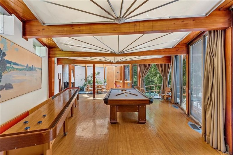 Jackie Gleason’s UFOShaped Home in New York Listed for