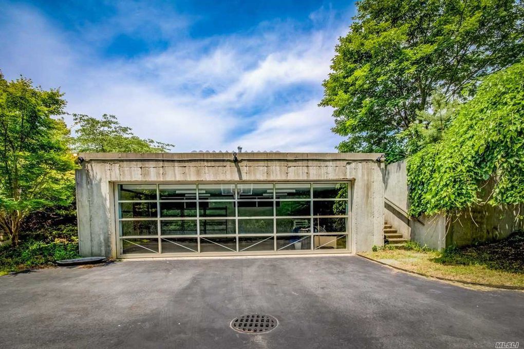 Arc House In The Hamptons Listed For 2 8m After Being Seized By Doj American Luxury