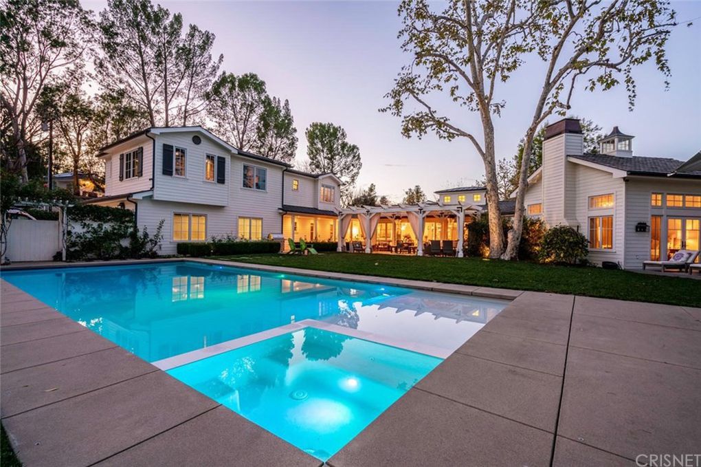 John Stamos Buys Charming Cape Cod-Style Home in Hidden Hills for $5.8M