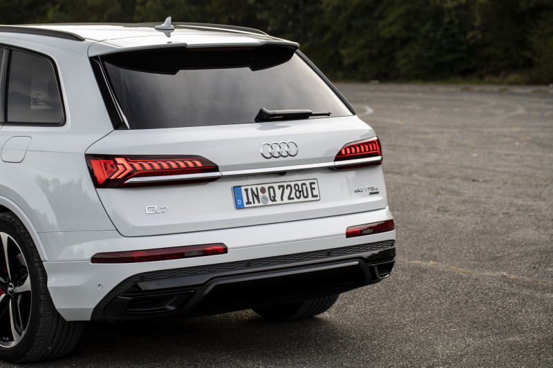 2021 audi q7 gets a refresh, but plug-in hybrid won't make