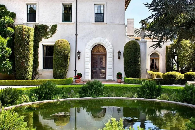 Elon Musk Offering Baronial Silicon Valley Mansion For 35m Total California Listings Now 137m American Luxury