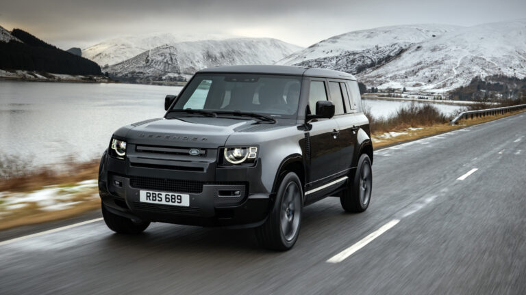 Land rover defender 2022