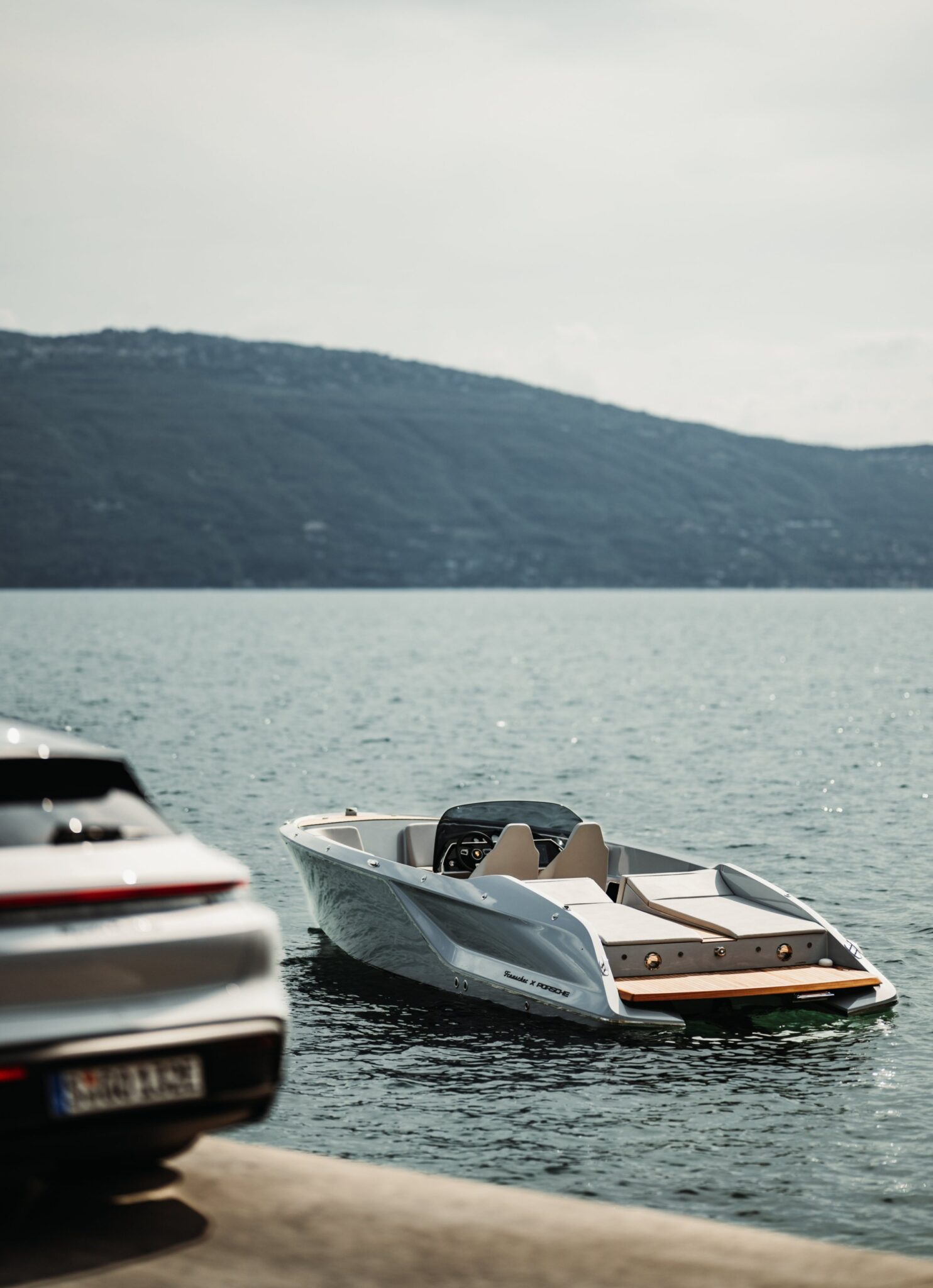 Porsche Power, Frauscher Finesse: The 850 Fantom Air Makes Waves ...